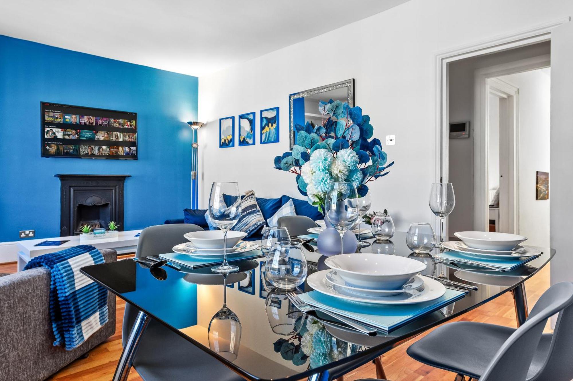 Balcony Blue Theme 1 Bedroom Central London Luxury Flat Near Hyde Park! Accommodates Up To 6! Double Sofa Bed And Next To Station! المظهر الخارجي الصورة