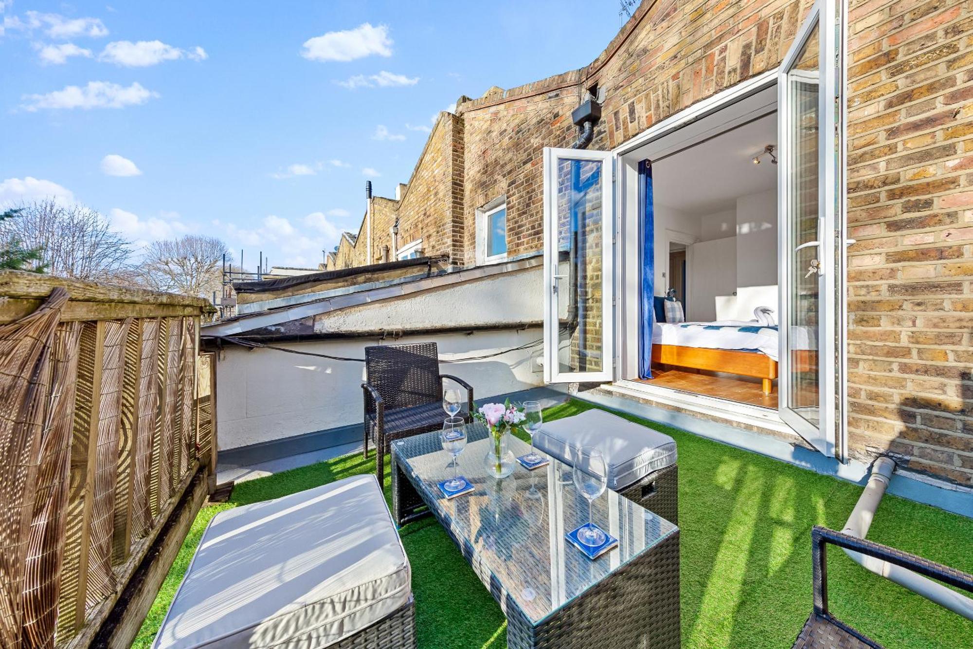 Balcony Blue Theme 1 Bedroom Central London Luxury Flat Near Hyde Park! Accommodates Up To 6! Double Sofa Bed And Next To Station! المظهر الخارجي الصورة