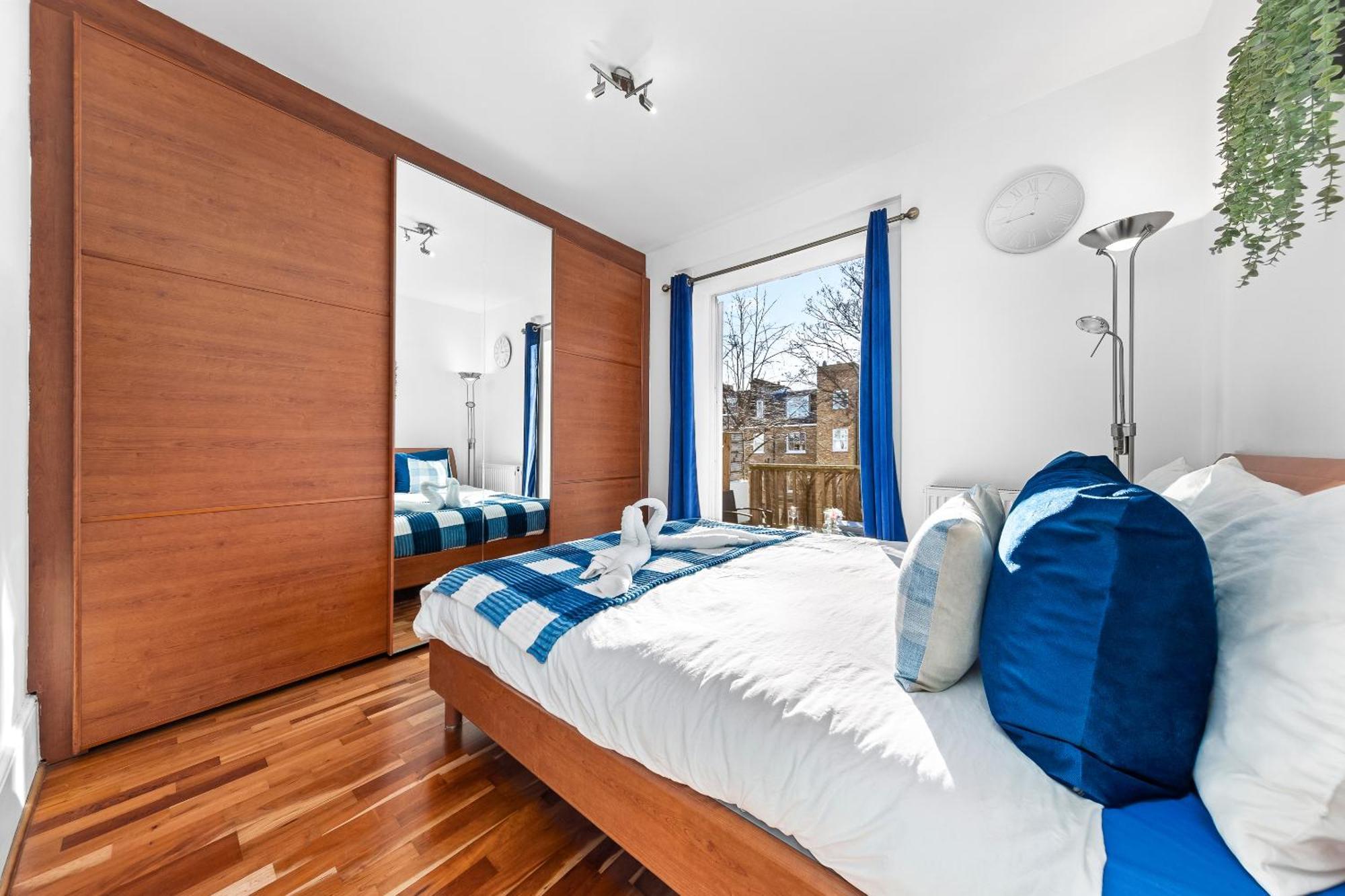 Balcony Blue Theme 1 Bedroom Central London Luxury Flat Near Hyde Park! Accommodates Up To 6! Double Sofa Bed And Next To Station! المظهر الخارجي الصورة