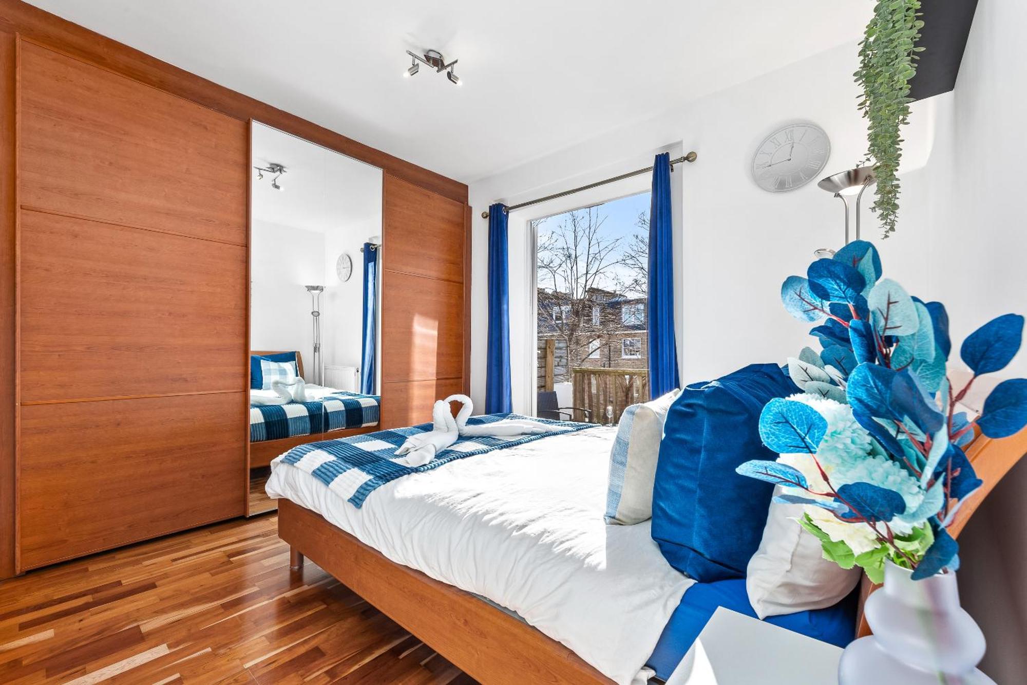 Balcony Blue Theme 1 Bedroom Central London Luxury Flat Near Hyde Park! Accommodates Up To 6! Double Sofa Bed And Next To Station! المظهر الخارجي الصورة