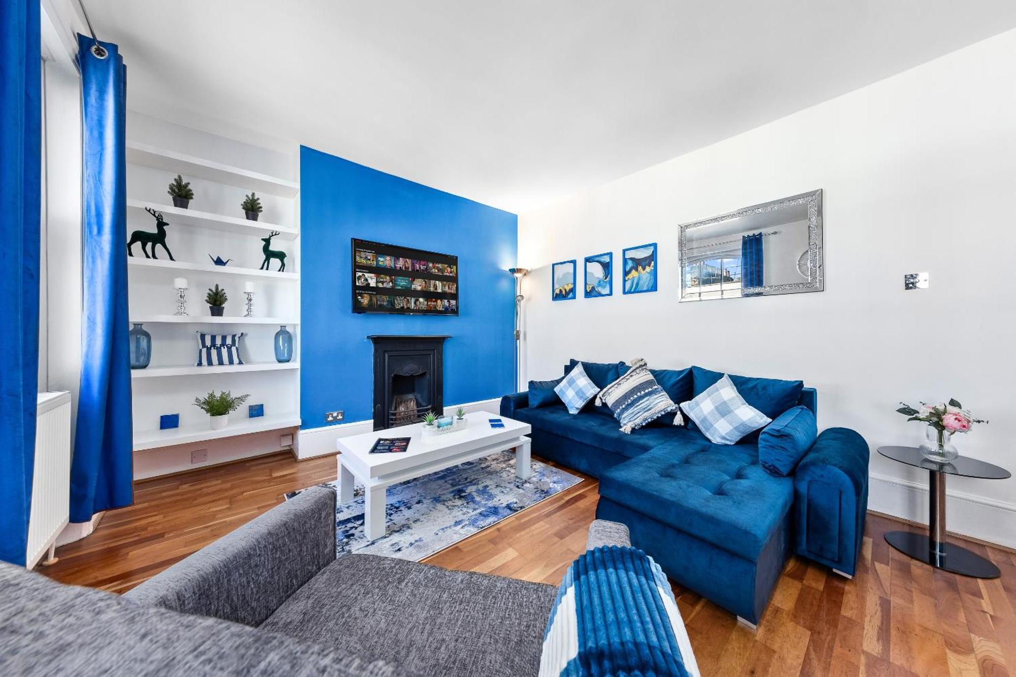 Balcony Blue Theme 1 Bedroom Central London Luxury Flat Near Hyde Park! Accommodates Up To 6! Double Sofa Bed And Next To Station! المظهر الخارجي الصورة