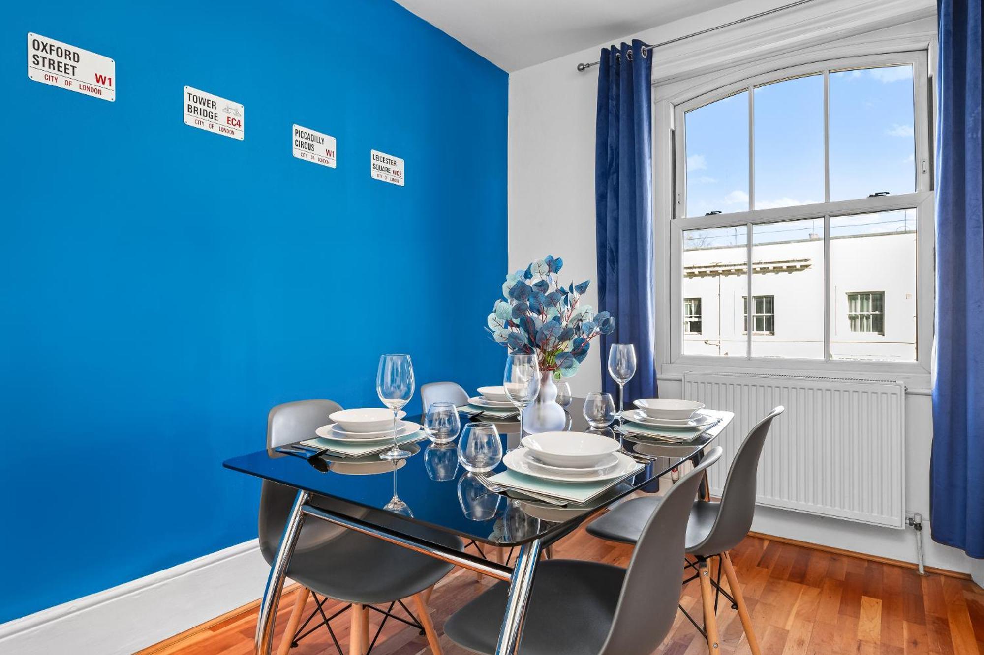 Balcony Blue Theme 1 Bedroom Central London Luxury Flat Near Hyde Park! Accommodates Up To 6! Double Sofa Bed And Next To Station! المظهر الخارجي الصورة