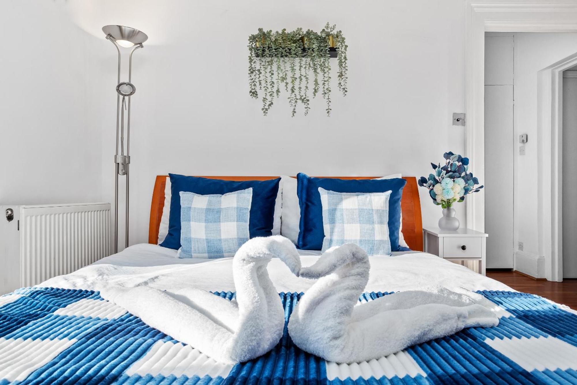 Balcony Blue Theme 1 Bedroom Central London Luxury Flat Near Hyde Park! Accommodates Up To 6! Double Sofa Bed And Next To Station! المظهر الخارجي الصورة