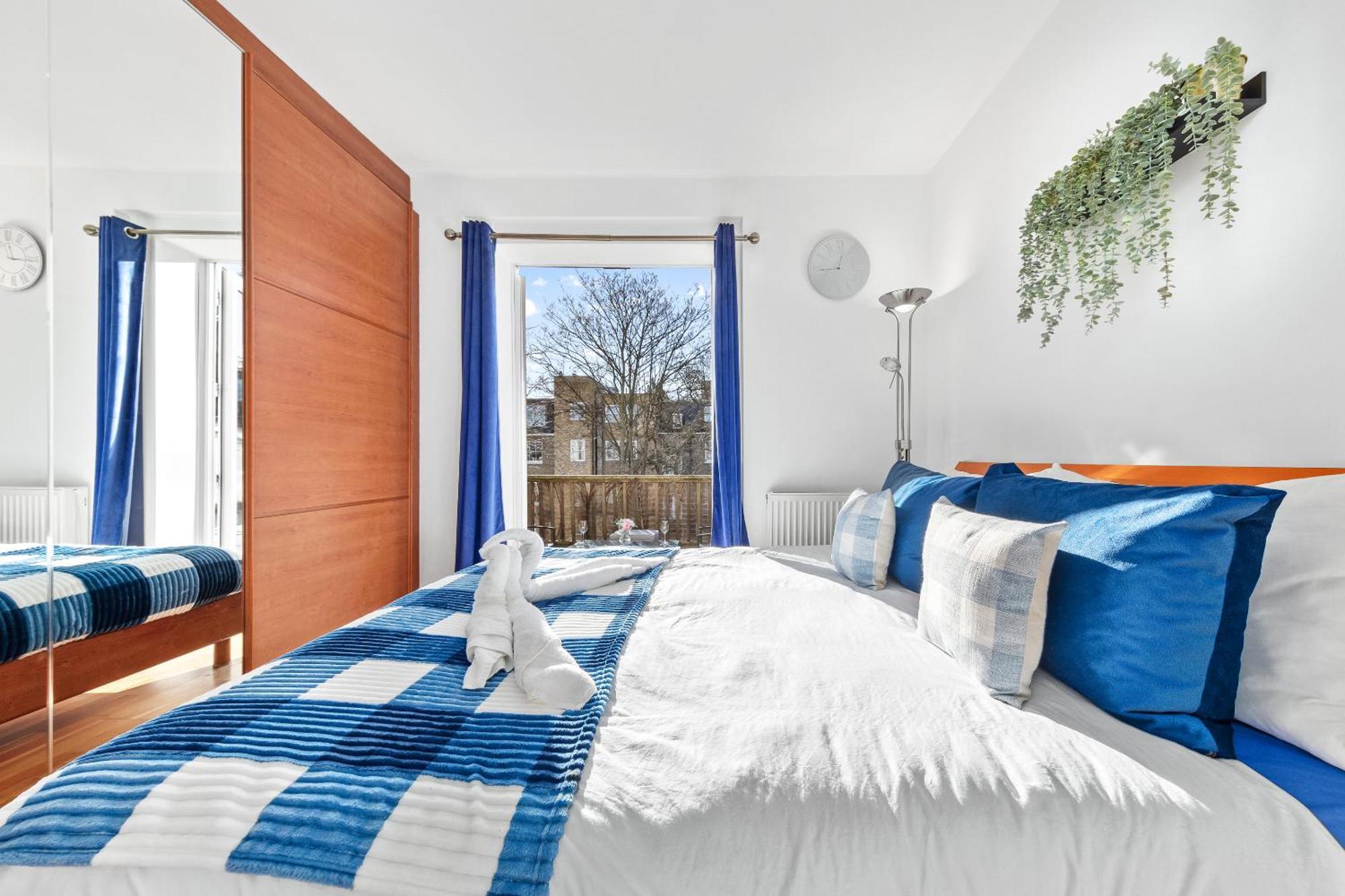Balcony Blue Theme 1 Bedroom Central London Luxury Flat Near Hyde Park! Accommodates Up To 6! Double Sofa Bed And Next To Station! المظهر الخارجي الصورة