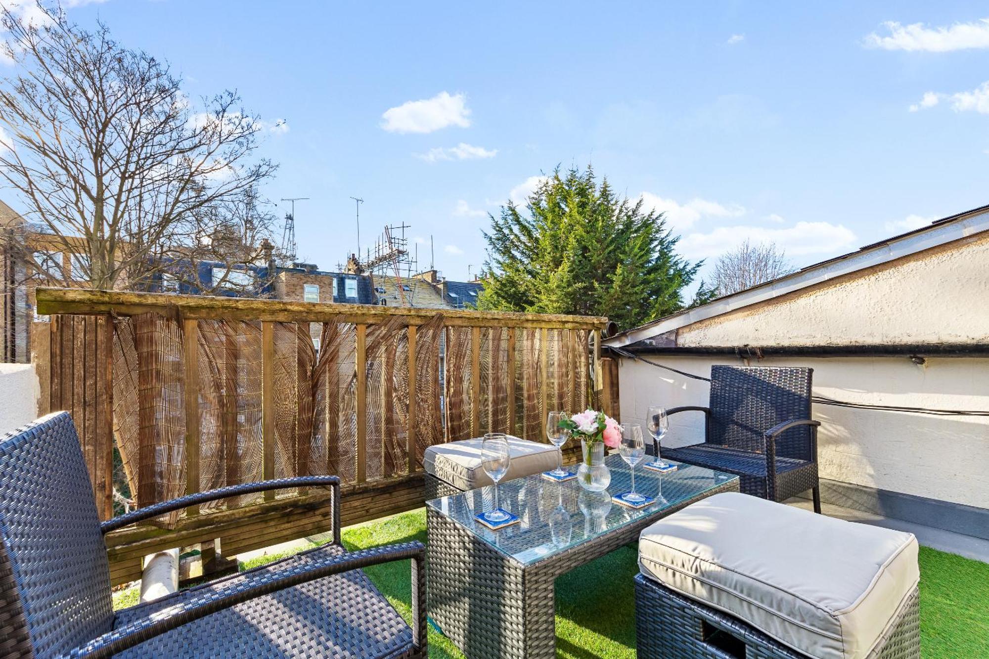 Balcony Blue Theme 1 Bedroom Central London Luxury Flat Near Hyde Park! Accommodates Up To 6! Double Sofa Bed And Next To Station! المظهر الخارجي الصورة