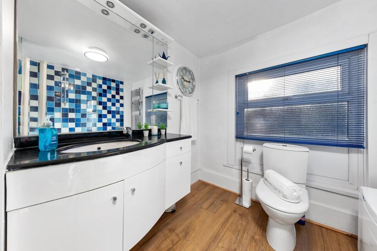 Balcony Blue Theme 1 Bedroom Central London Luxury Flat Near Hyde Park! Accommodates Up To 6! Double Sofa Bed And Next To Station! المظهر الخارجي الصورة