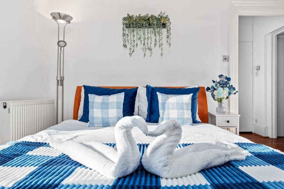 Balcony Blue Theme 1 Bedroom Central London Luxury Flat Near Hyde Park! Accommodates Up To 6! Double Sofa Bed And Next To Station! المظهر الخارجي الصورة