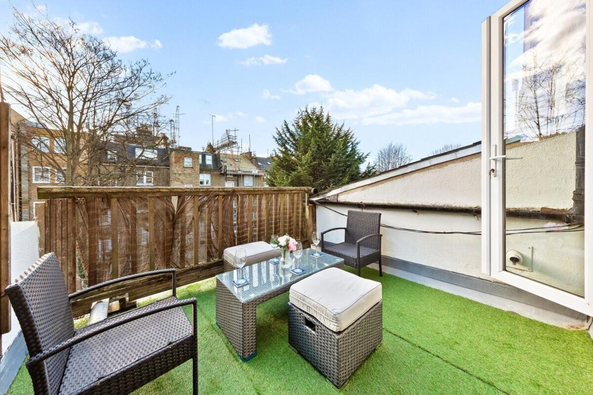 Balcony Blue Theme 1 Bedroom Central London Luxury Flat Near Hyde Park! Accommodates Up To 6! Double Sofa Bed And Next To Station! المظهر الخارجي الصورة
